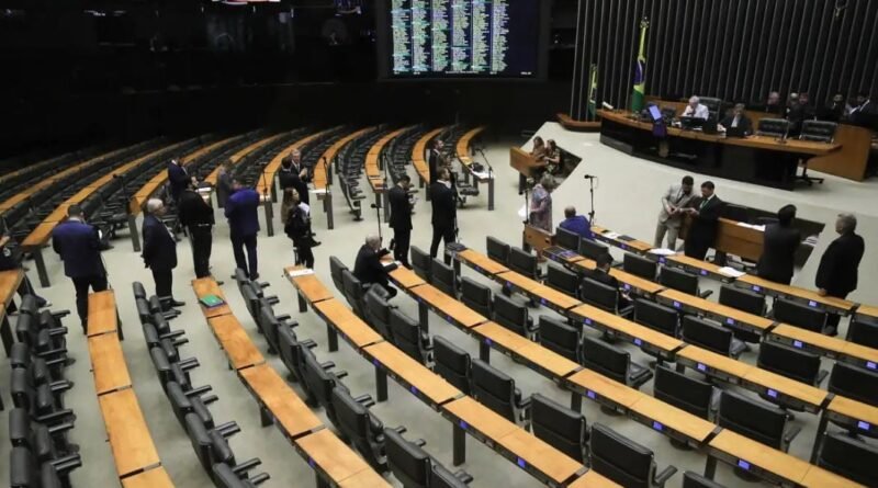 Câmara inicia análise de projeto para exploração de minerais críticos
