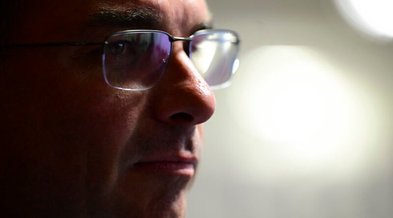 Campanha de Flávio Bolsonaro solicita investigação do TSE por suposta manipulação em pesquisa da AtlasIntel