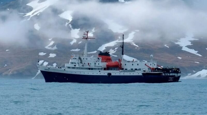 Canárias impedem atracação de navio com hantavírus; Espanha ordena desembarque