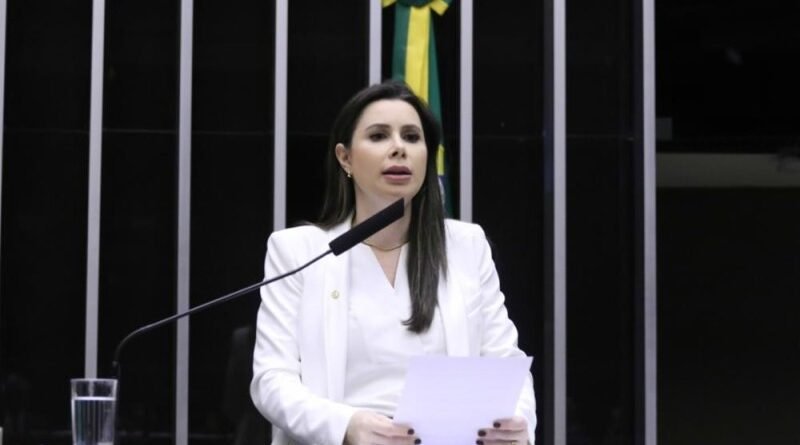 Caroline de Toni sugere a eliminação de penalidades para homeschooling