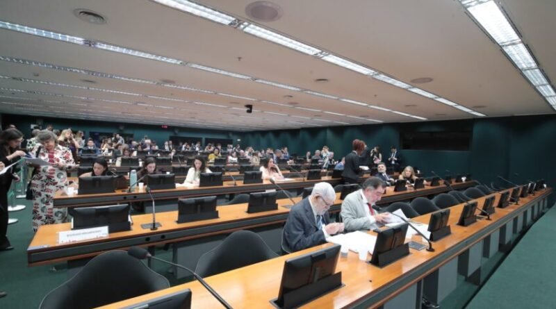 CCJ aprova projeto de lei que torna obrigatória aceitação de exames de nutricionistas por planos de saúde