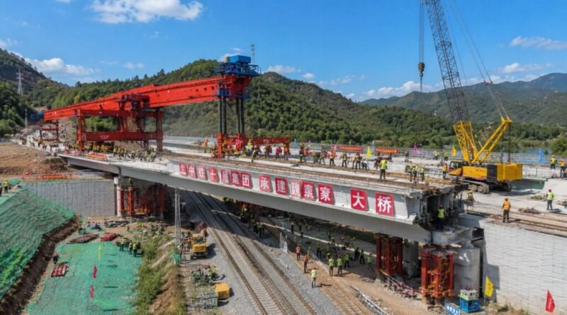 China constrói viaduto gigante de milhares de toneladas em apenas 24 horas