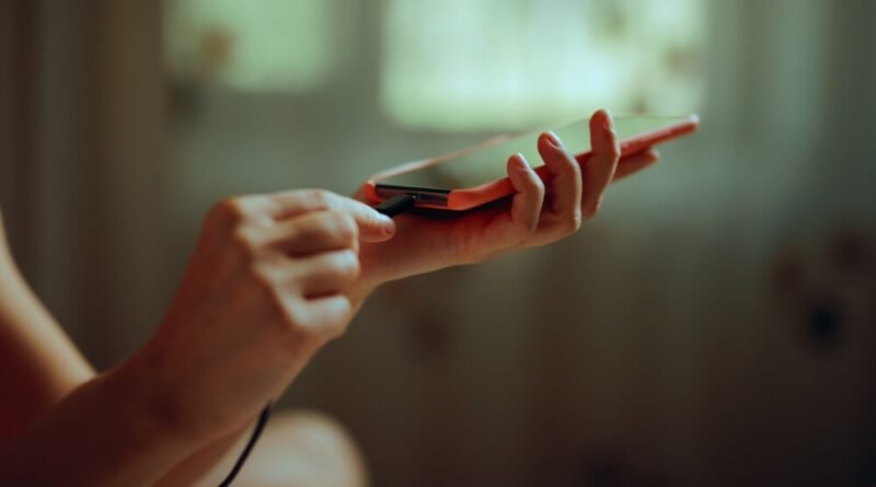 Cinco motivos que aceleram o desgaste da bateria do celular e como evitar o problema