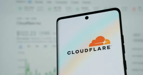 Cloudflare reduz 20% da equipe e centraliza operações em inteligência artificial