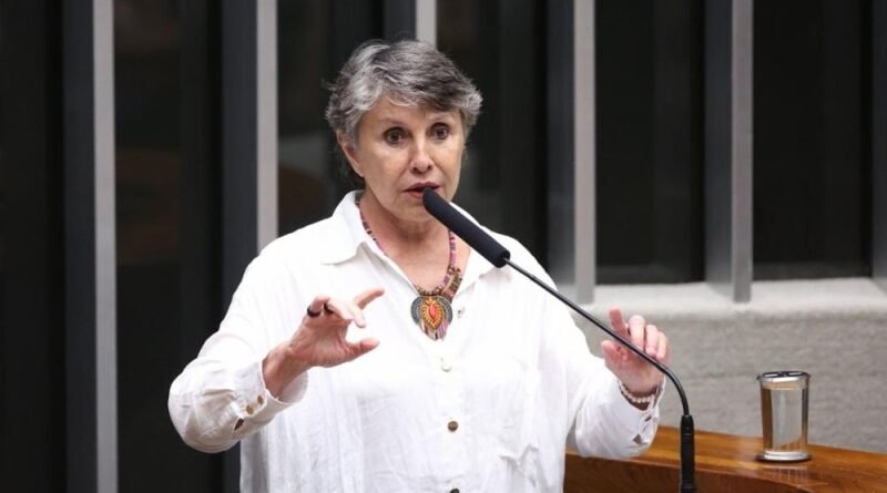 Comissão da Câmara aprova cota de mulheres na direção de clubes