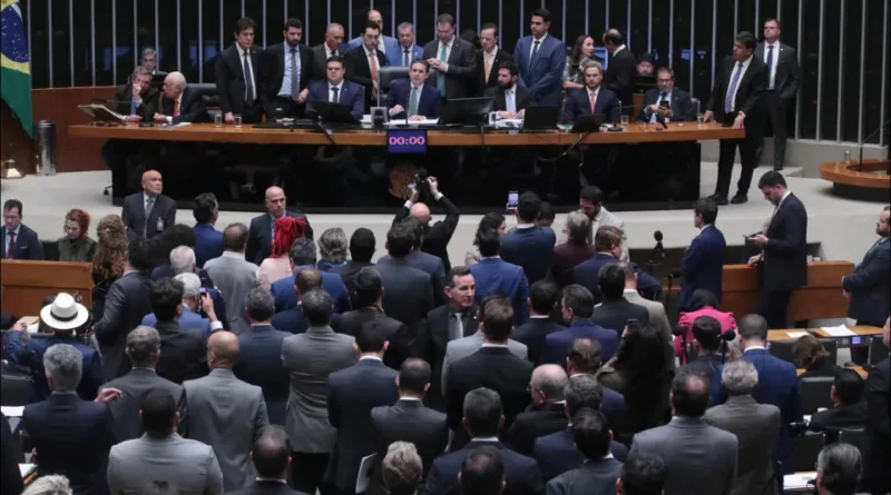 Comissão da Câmara inicia análise de relatório sobre o fim da jornada 6X1