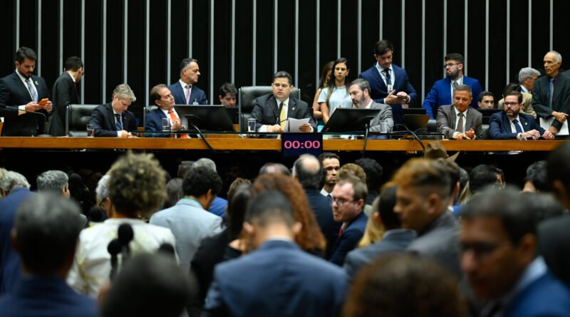 Congresso derruba veto de Lula e aprova PL da Dosimetria que reduz pena de Jair Bolsonaro