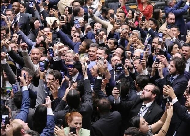Congresso revoga veto de presidente e restabelece normas do PL da Dosimetria