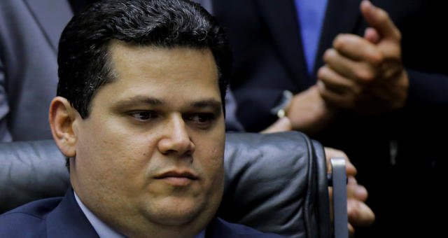 Davi Alcolumbre rejeita análise de requerimentos para formação da CPMI do Banco Master