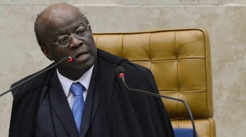DC anuncia Joaquim Barbosa como pré-candidato à Presidência