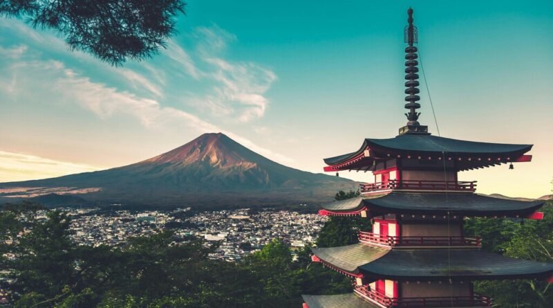 Debate no Japão sobre superlotação do Monte Fuji e resgates de turistas imprudentes