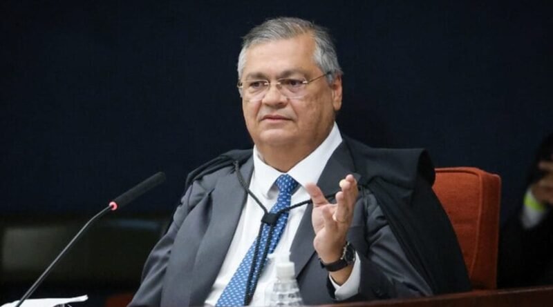 Dino rejeita pedido de prisão domiciliar para Deolane Bezerra