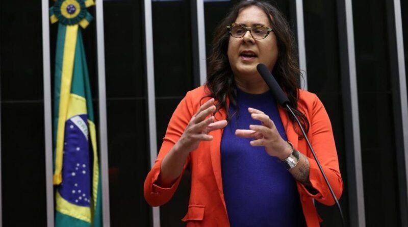 Duda Salabert sugere vínculo automático para pessoas jurídicas com subordinação