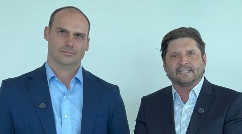Eduardo Bolsonaro será candidato a senador como suplente de André do Prado