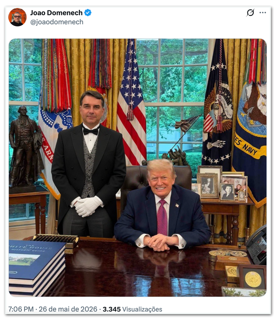 Flávio Bolsonaro vira meme ao lado de Trump
