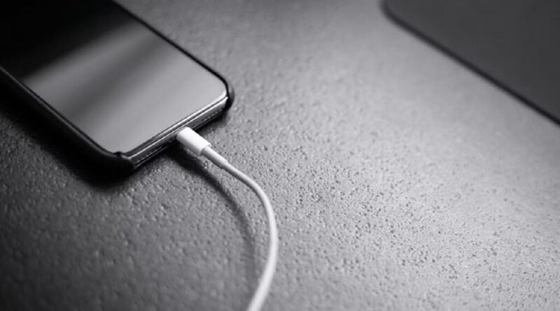 Erro comum ao carregar o celular pode danificar a bateria gradualmente