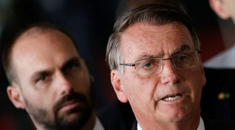 Escolha de André do Prado para o Senado por Jair e Eduardo Bolsonaro provoca críticas e divide bolsonaristas
