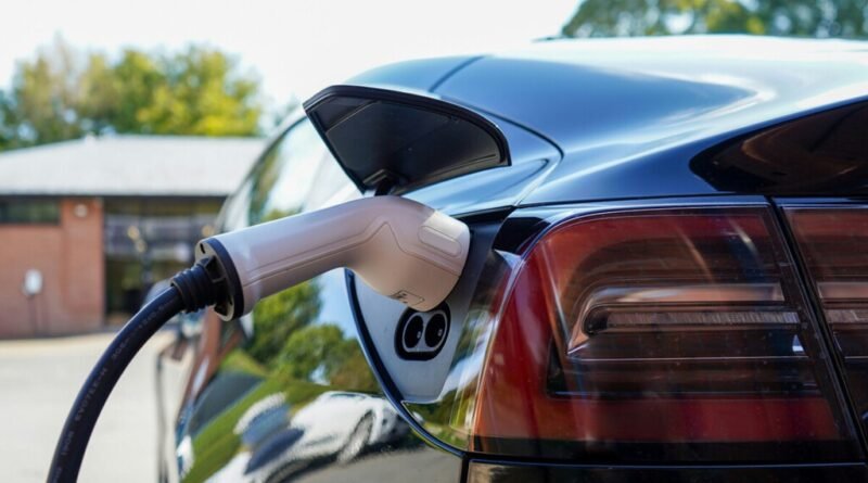 Estados Unidos lideram em potência de carregadores de veículos elétricos, mas Europa se destaca em outro aspecto crucial