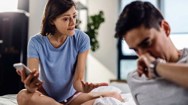 Estudo revela que Tinder e redes sociais podem não ser os principais responsáveis pela infidelidade nas relações