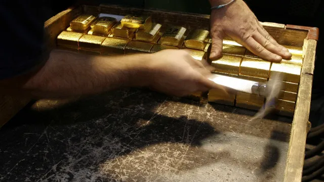 Ex-funcionário da CIA é flagrado com 300 barras de ouro em residência