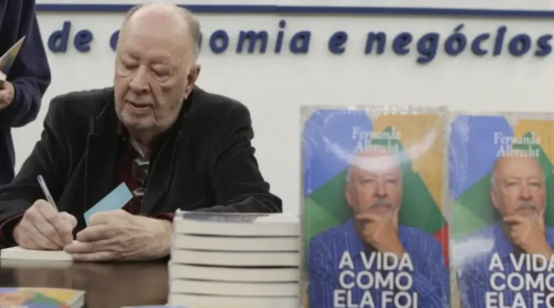 Fernando Albrecht recebe homenagem no Jornal do Comércio