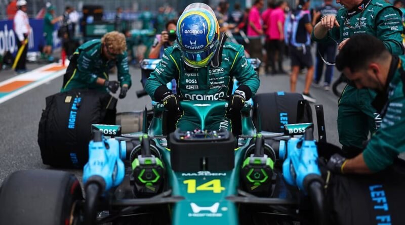Fernando Alonso e Sergio Pérez planejam reduzir a velocidade nas corridas de F1 para aumentar a emoção das competições