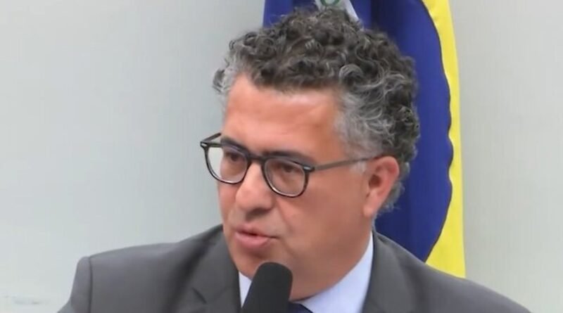 Fim da escala 6x1 avança com pouca resistência, analisa Alencar