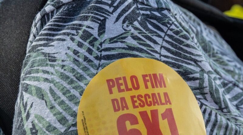 Fim da escala 6x1 pode alterar regras da CLT; entenda as mudanças práticas se a proposta for aprovada