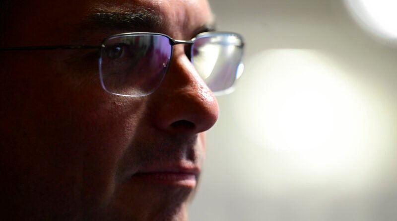 Flávio Bolsonaro celebra inclusão de CV e PCC na lista de grupos terroristas dos EUA