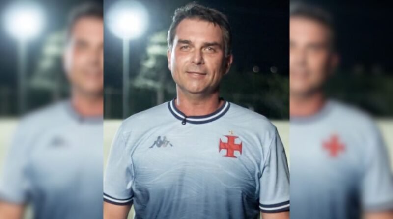 Flávio Bolsonaro faz analogia entre gols em pelada e conquista nas eleições