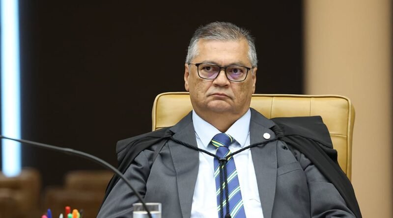 Flávio Dino decide manter afastamento do vice-prefeito de Macapá