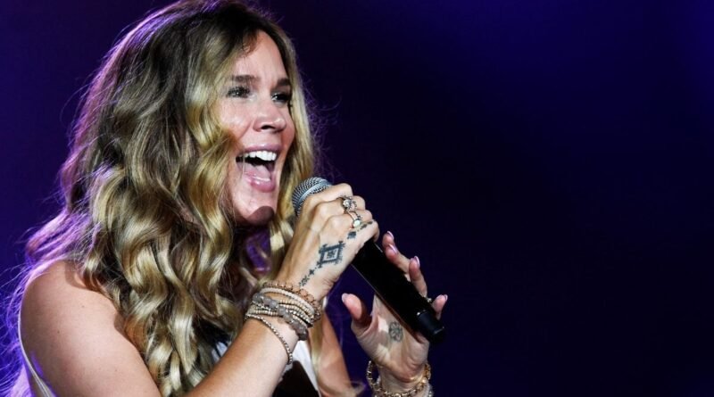 Florianópolis investe R$ 2,7 milhões em show de cantora de soul com posicionamentos antivacina