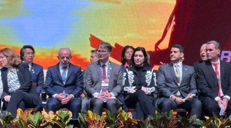 Jorge Messias acompanha Lula em viagem a São Paulo