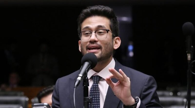 Kim sugere diminuição do teto de anuidade para conselhos profissionais