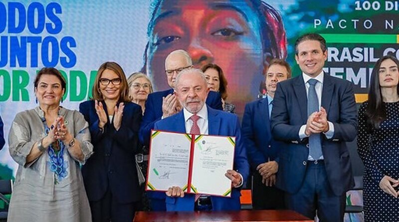 Lula assina pacote para combater a violência contra a mulher