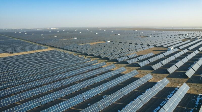 Maior parque solar da China transforma deserto em área verde além de gerar energia