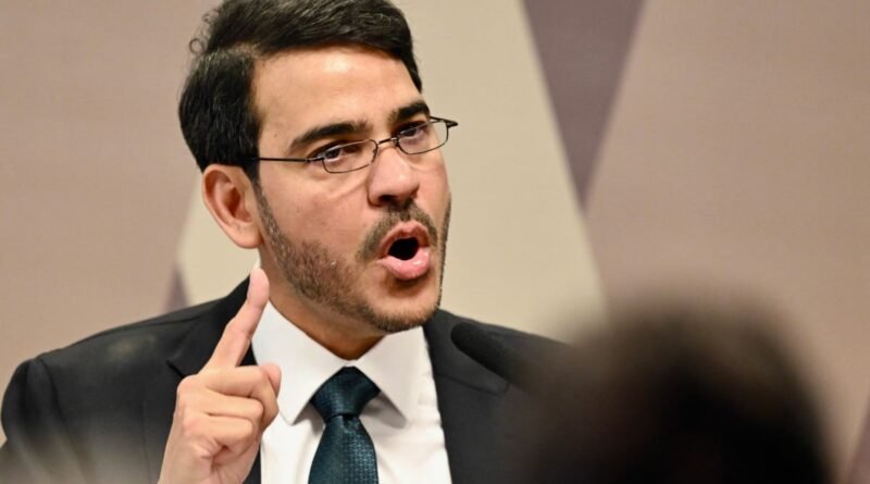 Messias retoma campanha pelo STF e marca presença na Marcha para Jesus