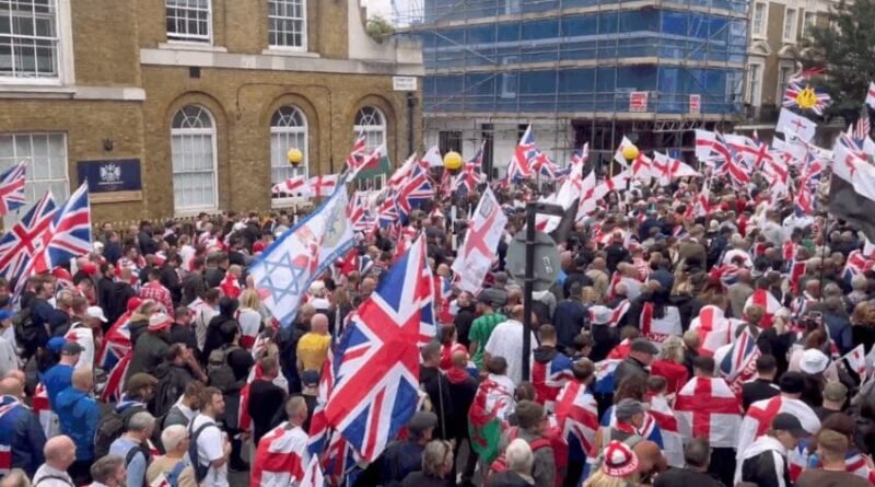Milhares de pessoas se mobilizam em Londres em atos pró-Palestina e anti-imigração