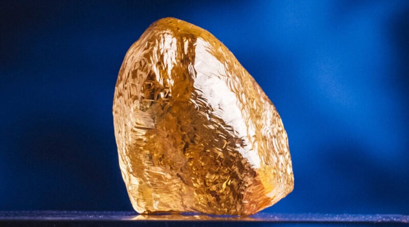 Mina remota no Círculo Polar Ártico, prestes a fechar, revela diamante amarelo de 2 bilhões de anos e 158 quilates