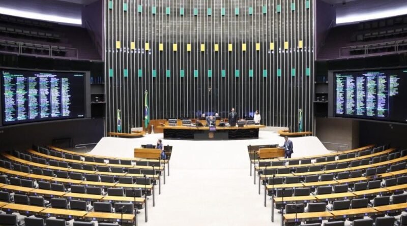 Mudança na legislação do piso salarial busca proteger o valor dos professores