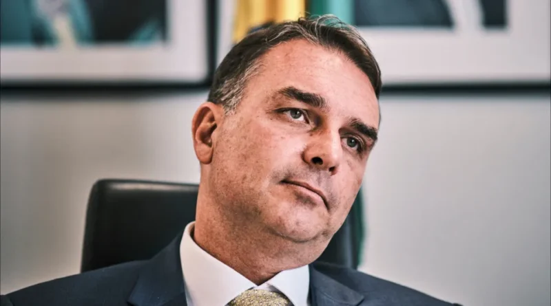 Operação contra Castro intensifica crise em bastião de Flávio Bolsonaro