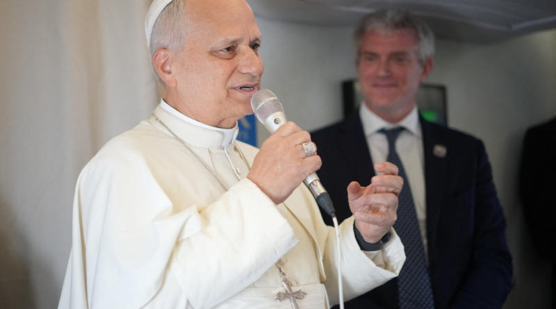 Padre Conquista a Web com Vídeo Inusitado do Papa Leão XIV em Trend Viral