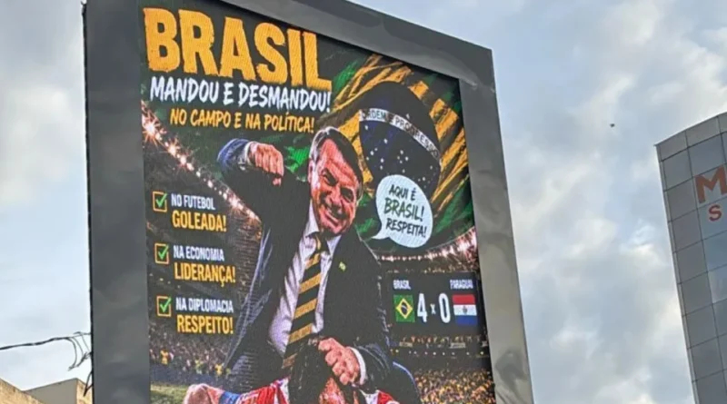 Paraguai determina a remoção de painéis com montagem de Jair Bolsonaro
