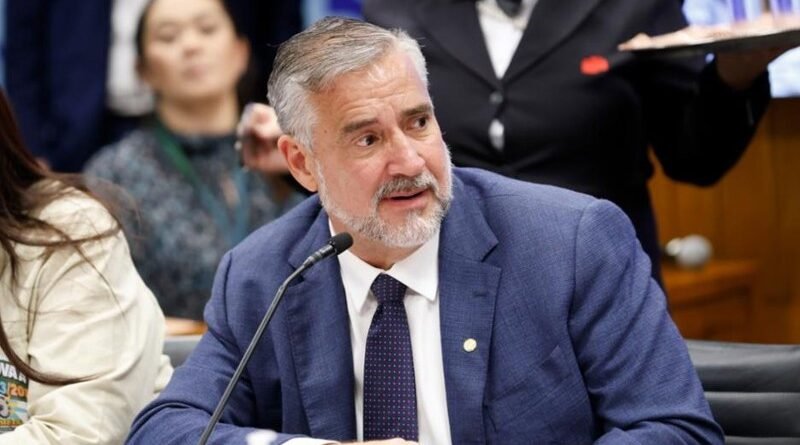 Paulo Pimenta propõe proibição nacional do jogo do tigrinho