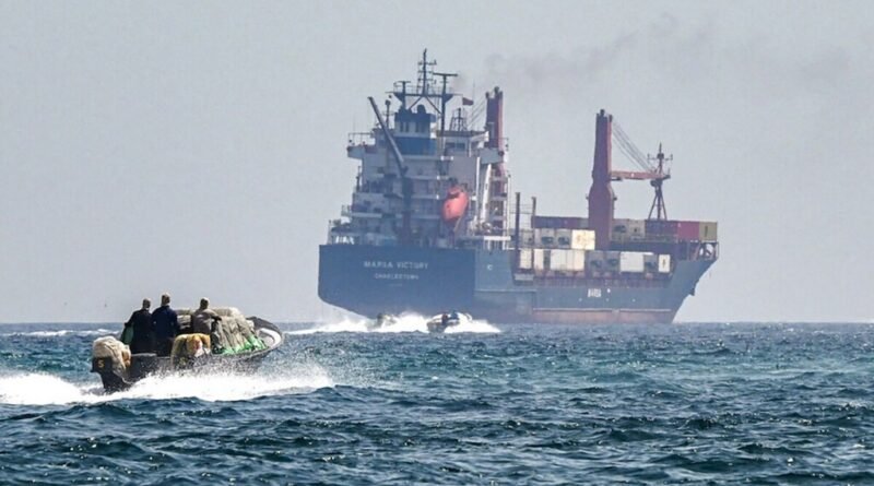 Plano inusitado na guerra: 1.000 navios presos em Ormuz serão guiados na esperança de que não haja disparos