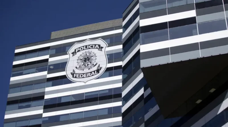 Polícia Federal encontra R$ 287 mil em sacos de lixo na residência de servidor do INSS