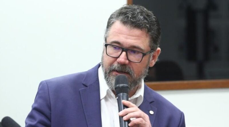 Pollon sugere extinção do fundo eleitoral para financiar fim da escala 6x1