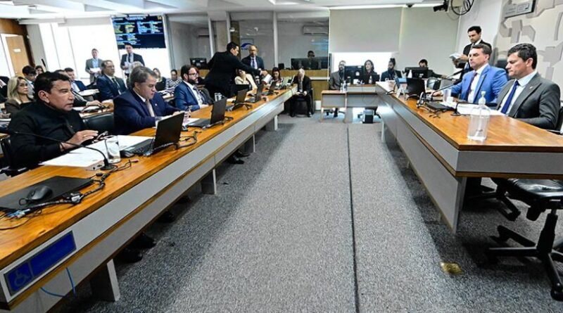 Projeto que regulamenta porte de arma para agentes de trânsito é analisado na CCJ