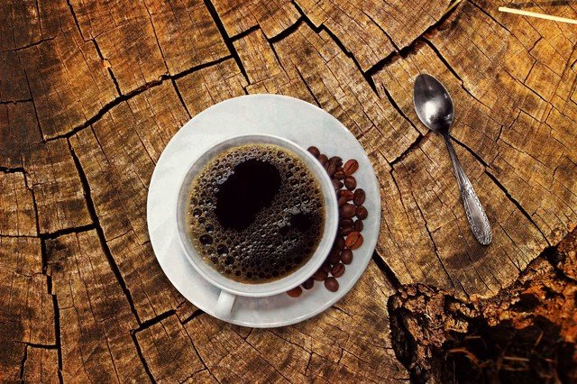Queda nos preços do café tradicional e gourmet é acompanhada por alta superior a 15% no descafeinado e especial em abril