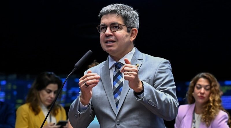 Randolfe propõe acordo para remanejamento de ex-servidores da Eletrobras